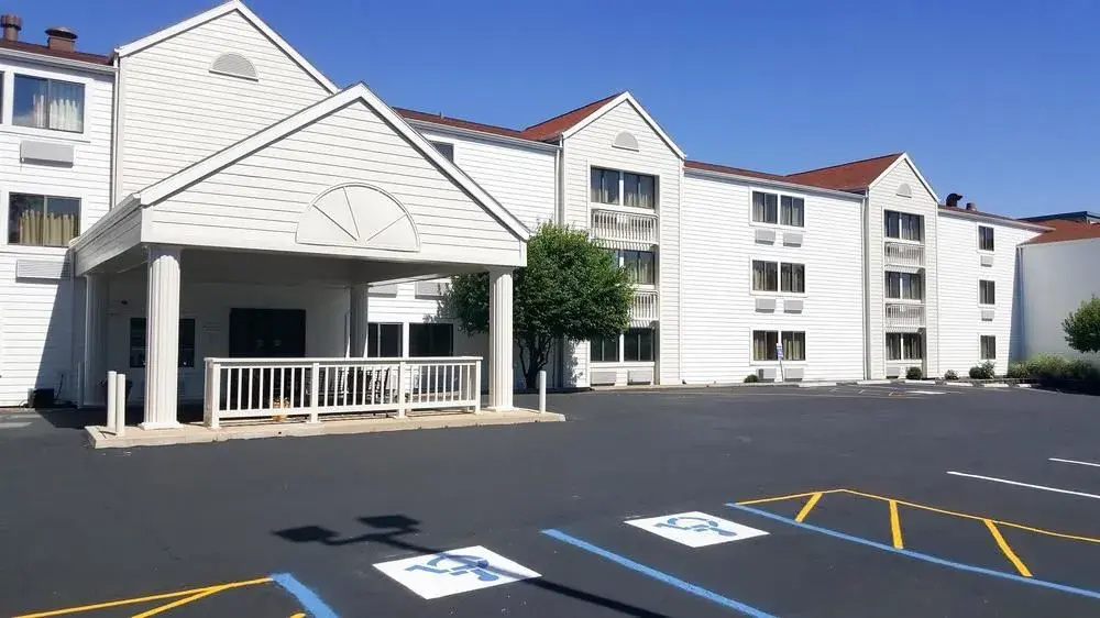 photo 1 of Motel 6 Maryland Heights, MO