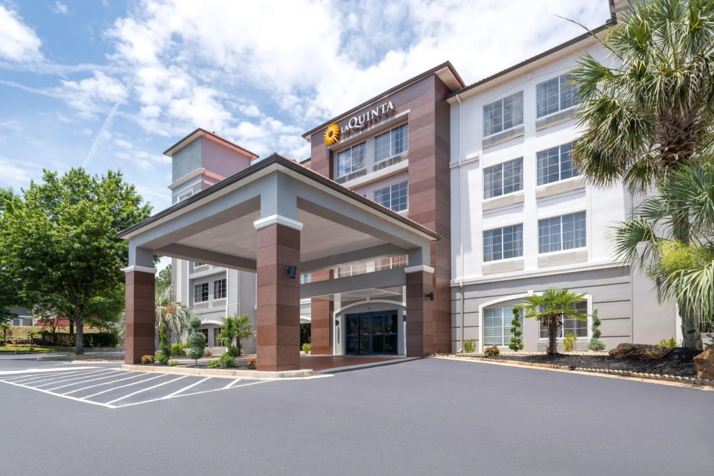 photo 1 of La Quinta Inn & Suites by Wyndham Atlanta Stockbridge