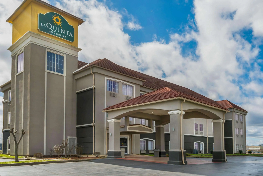photo 1 of La Quinta Inn & Suites by Wyndham Canton MS