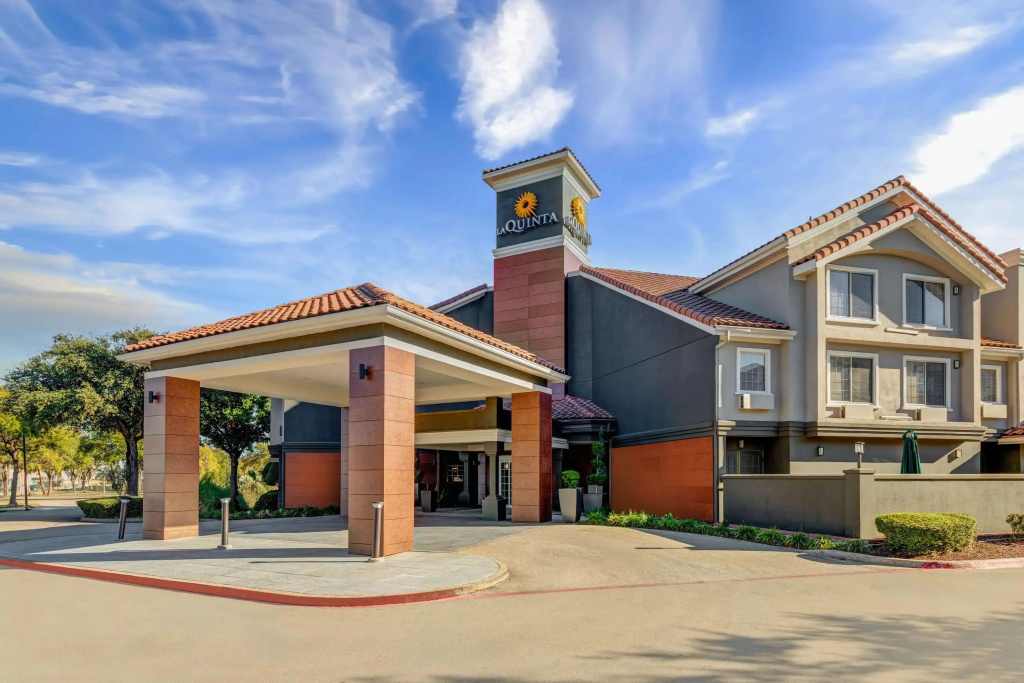 photo 1 of La Quinta Inn & Suites by Wyndham Dallas DFW Airport North