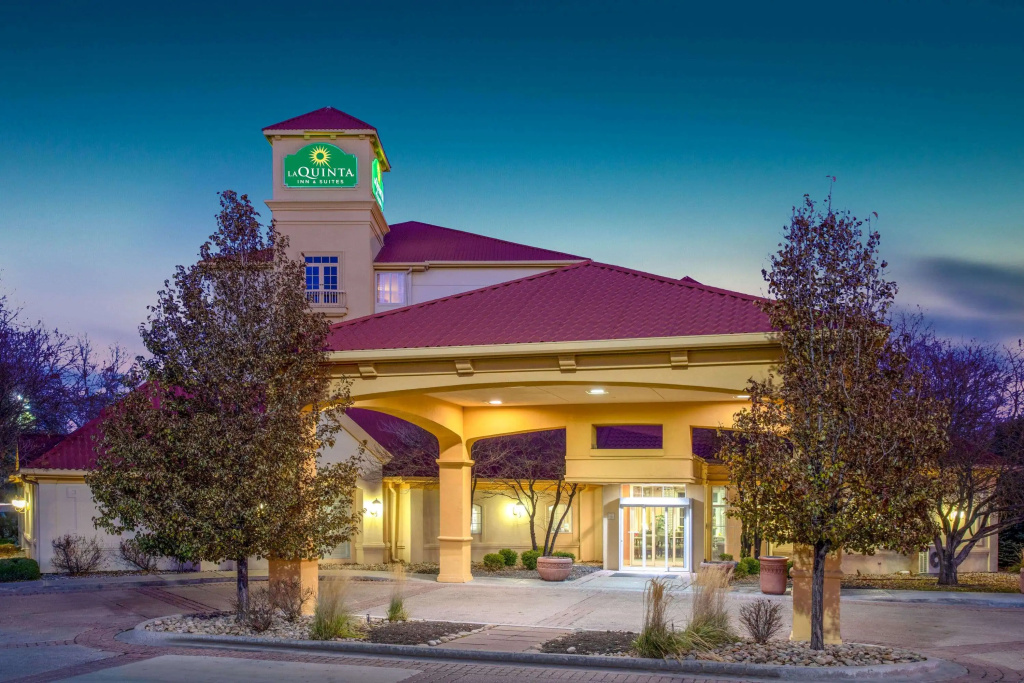 photo 1 of La Quinta Inn & Suites by Wyndham Denver Southwest Lakewood