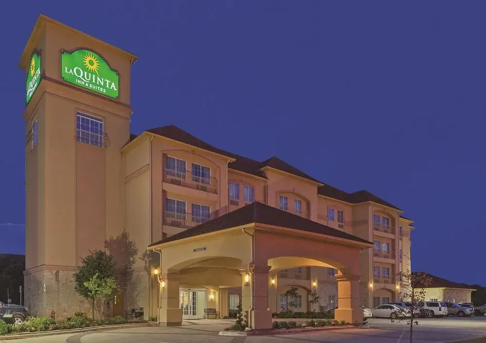 photo 1 of La Quinta Inn & Suites By Wyndham Dfw Airport West - Bedford
