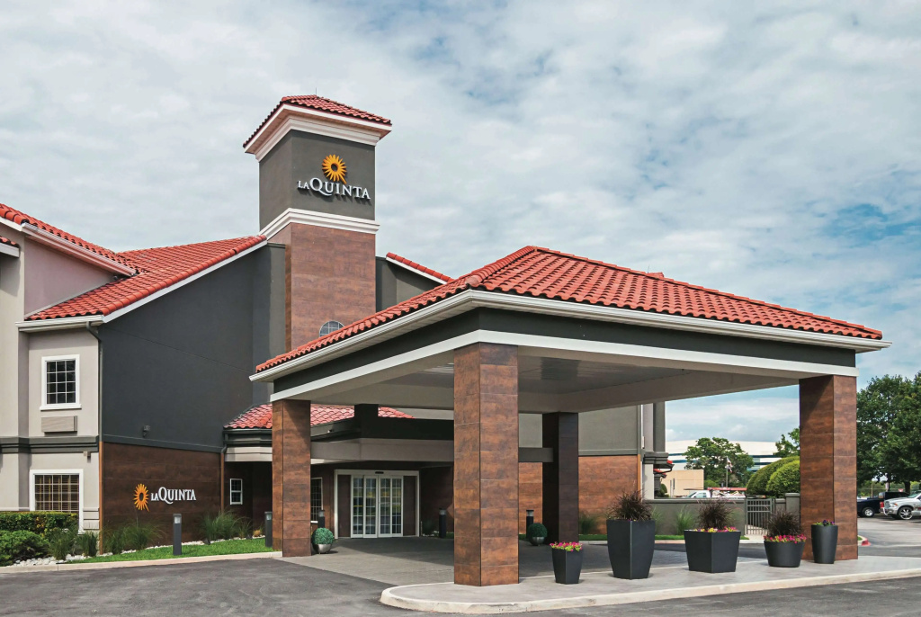 photo 1 of La Quinta Inn & Suites by Wyndham Fort Worth North