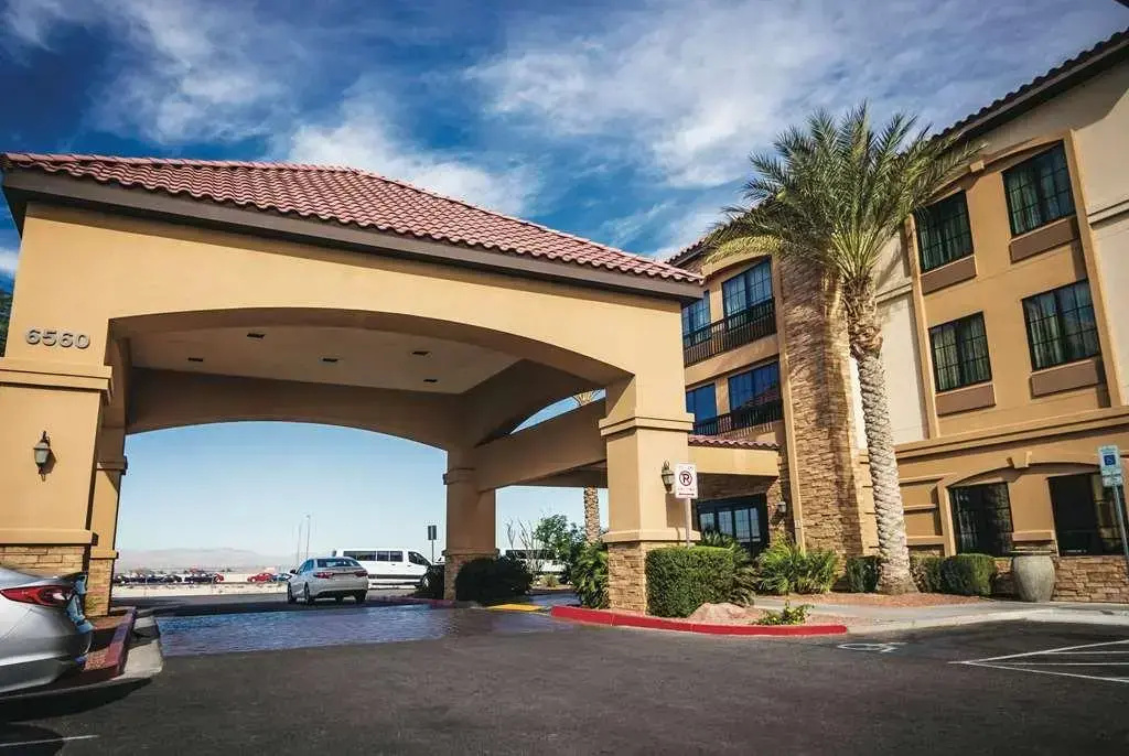 photo 1 of LA QUINTA INN &amp; SUITES BY WYNDHAM LAS VEGAS AIRPORT SOUTH