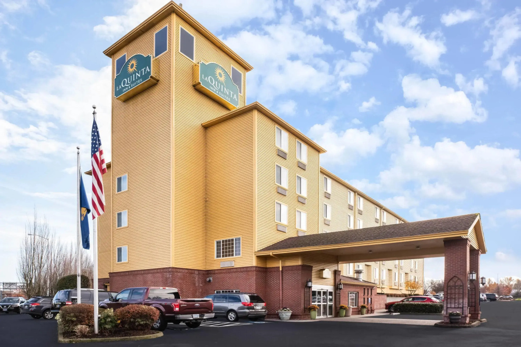 photo 1 of La Quinta Inn & Suites by Wyndham Portland Airport