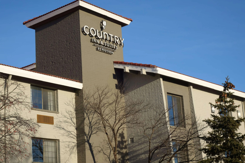 photo 1 of Country Inn & Suites by Radisson, Hoffman Estates, IL