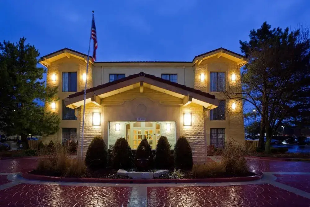 photo 1 of La Quinta Inn Chicago Oakbrook Terrace