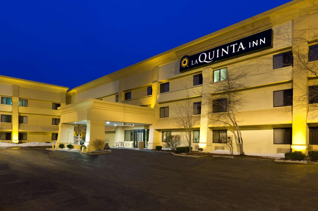 photo 1 of La Quinta Inn by Wyndham Chicago Willowbrook