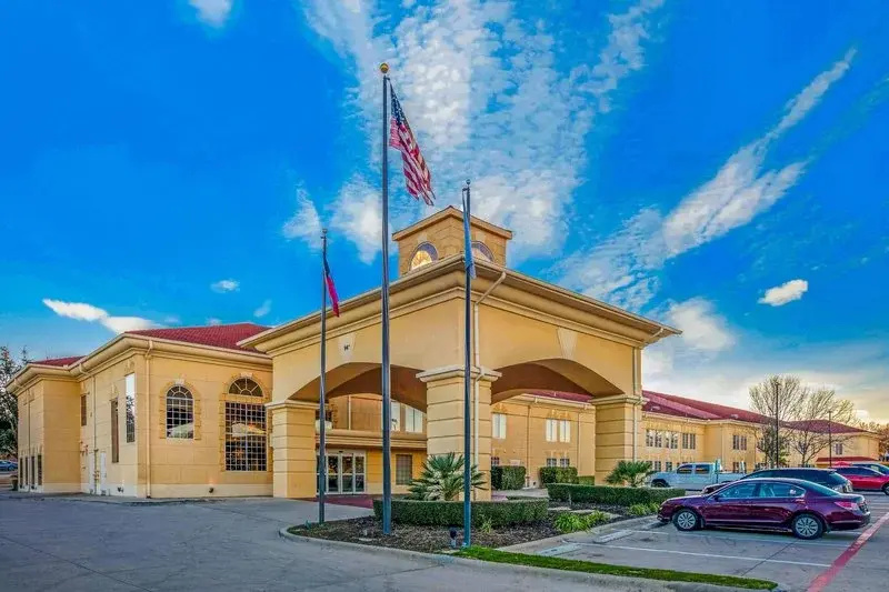 photo 1 of La Quinta Inn & Suites by Wyndham Dallas - Las Colinas