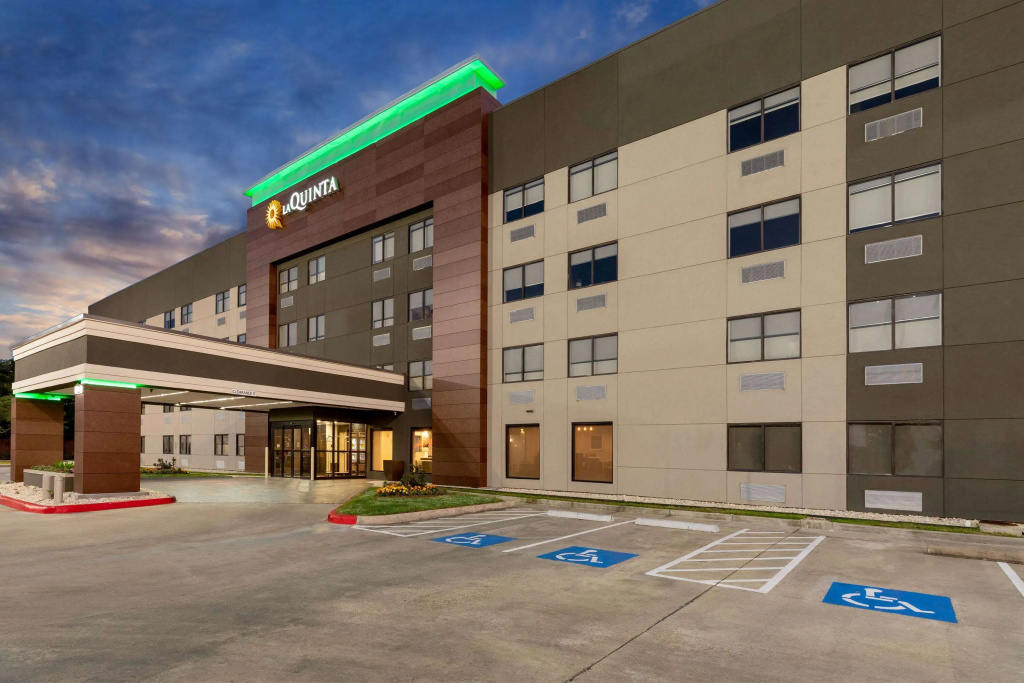 photo 1 of La Quinta Inn & Suites by Wyndham Houston NW Brookhollow