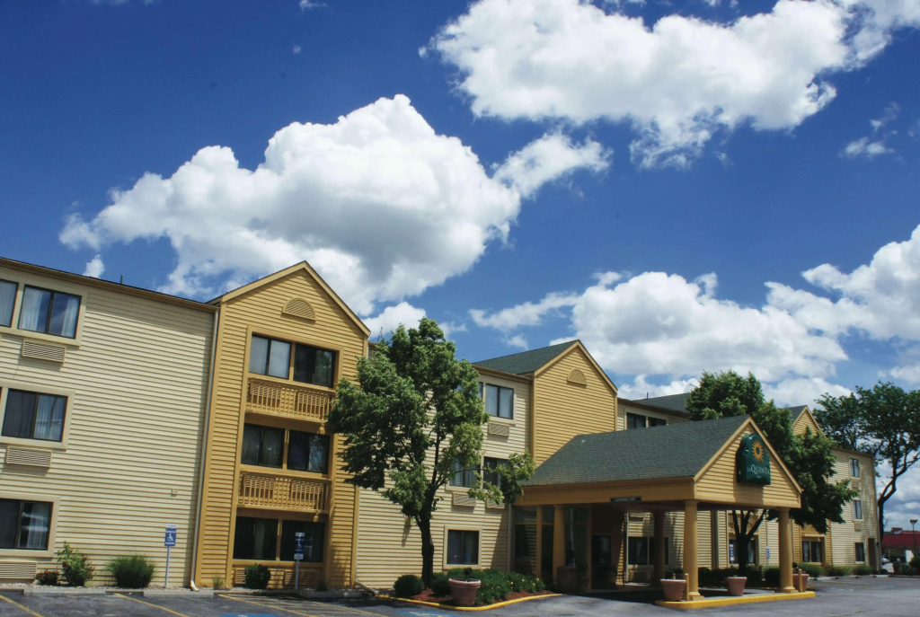 photo 1 of La Quinta Inn by Wyndham Kansas City North