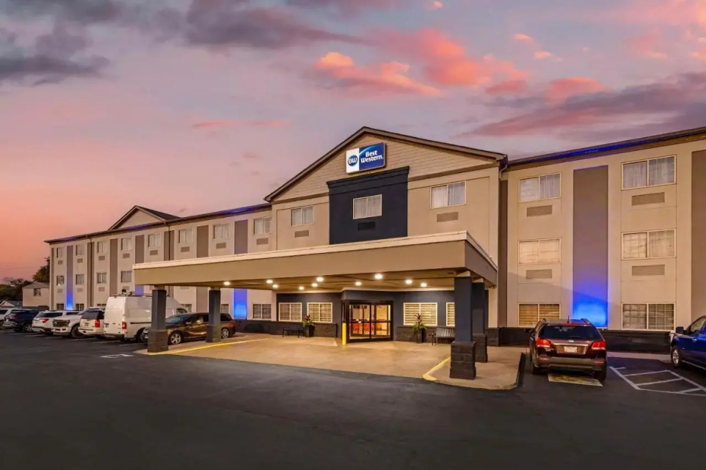 photo 1 of La Quinta Inn Louisville Airport 836