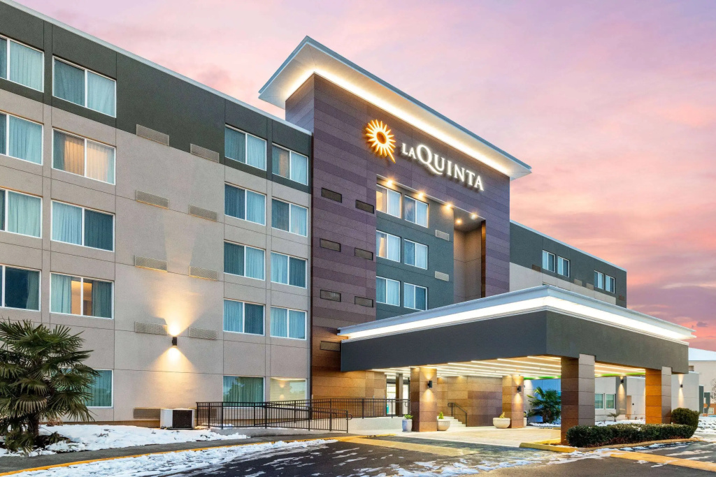photo 1 of La Quinta Inn by Wyndham Lynnwood