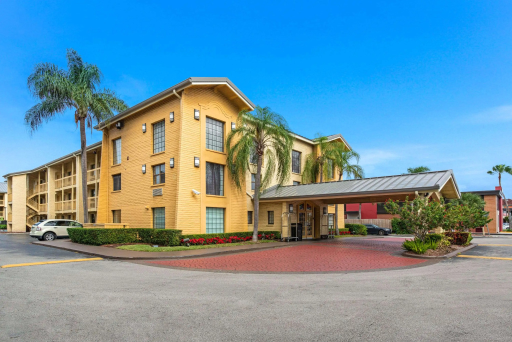 photo 1 of La Quinta Inn by Wyndham Miami Airport North