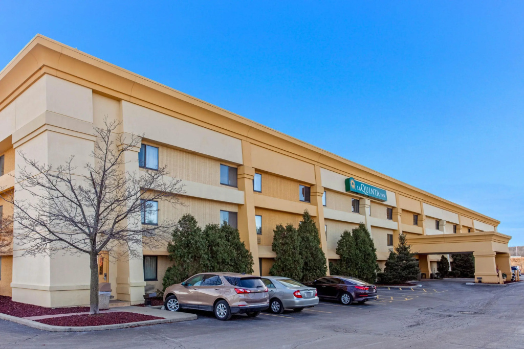 photo 1 of La Quinta Inn by Wyndham Milwaukee Airport / Oak Creek