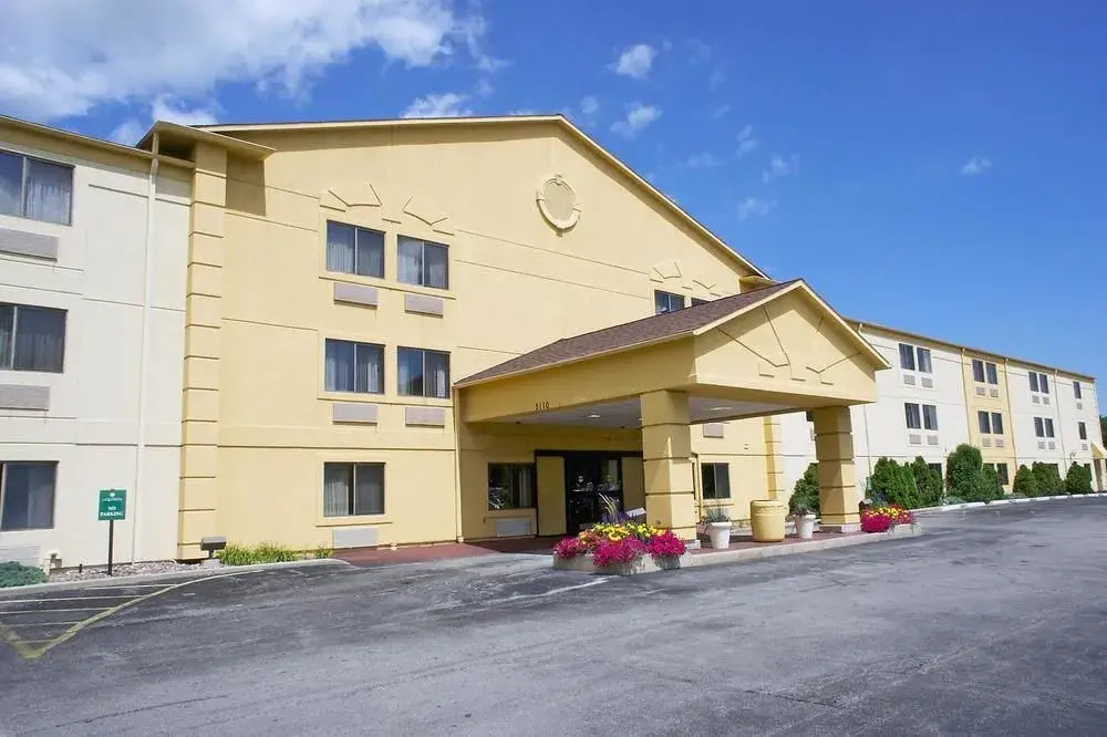 photo 1 of La Quinta Inn Milwaukee Glendale Hampton Avenue