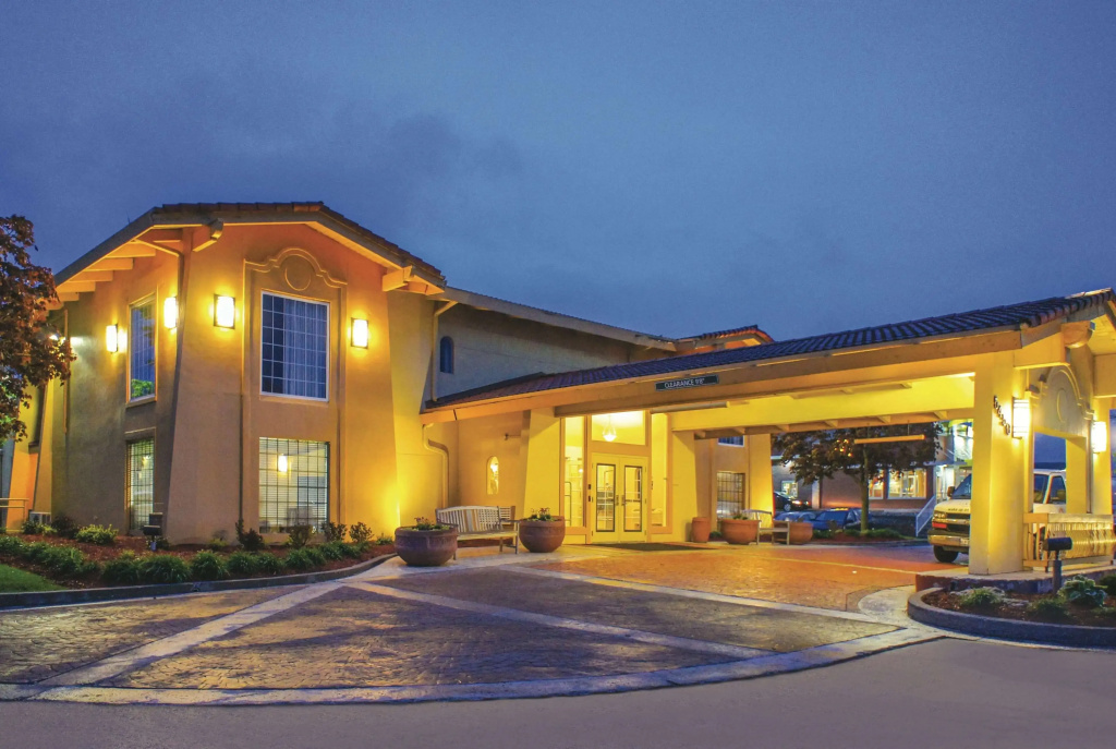 photo 1 of La Quinta Inn by Wyndham Moline Airport