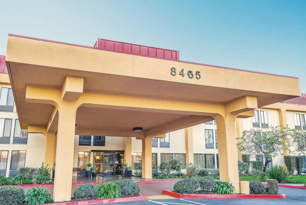 photo 1 of La Quinta Inn Oakland Airport Coliseum