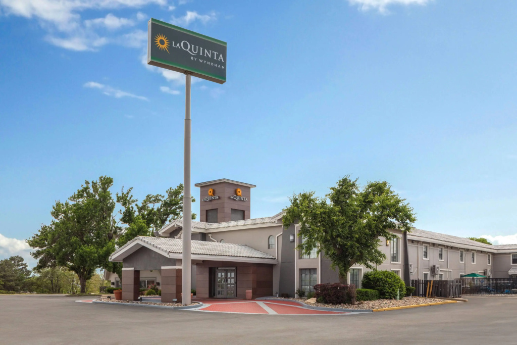 photo 1 of La Quinta Inn by Wyndham Omaha West