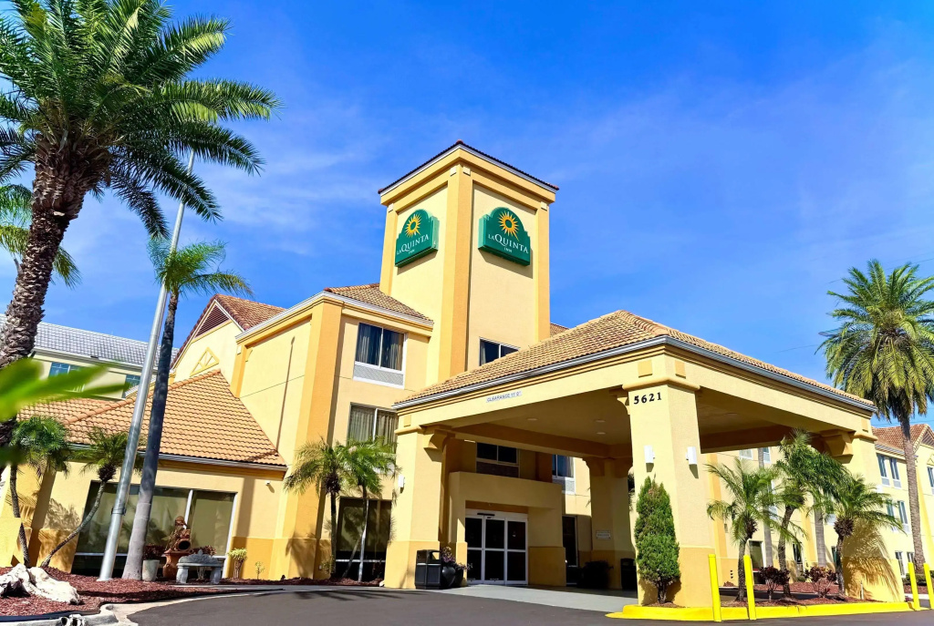 photo 1 of La Quinta Inn & Suites by Wyndham Orlando Universal area
