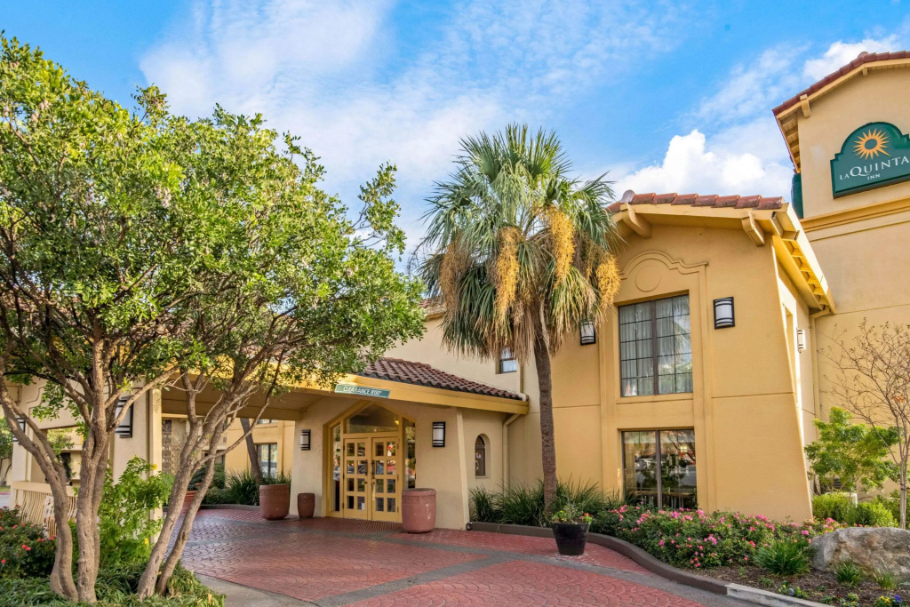 photo 1 of La Quinta Inn by Wyndham San Antonio Market Square