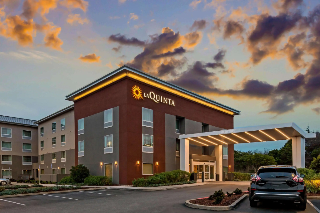 photo 1 of La Quinta Inn & Suites by Wyndham San Francisco Airport N