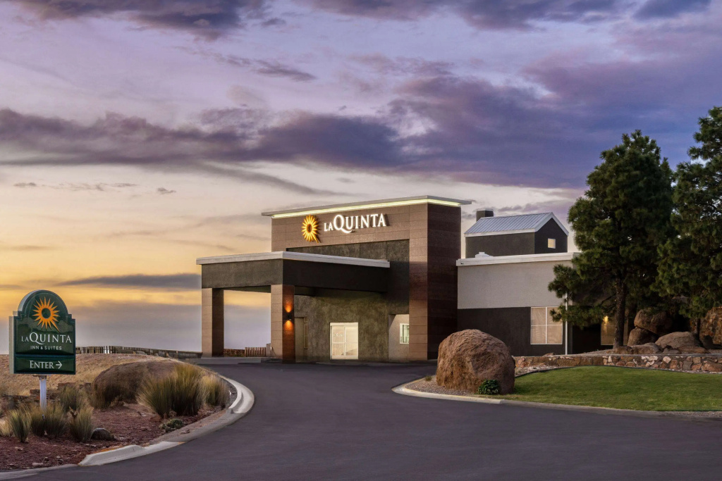 photo 1 of La Quinta Inn & Suites by Wyndham Santa Rosa