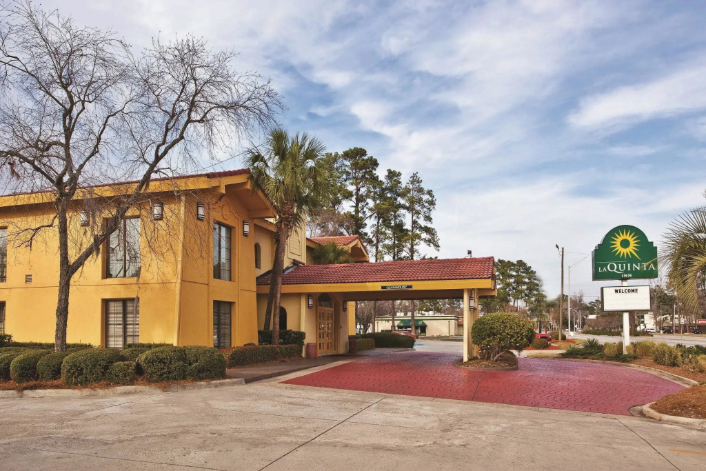 photo 1 of La Quinta Inn by Wyndham Savannah Midtown