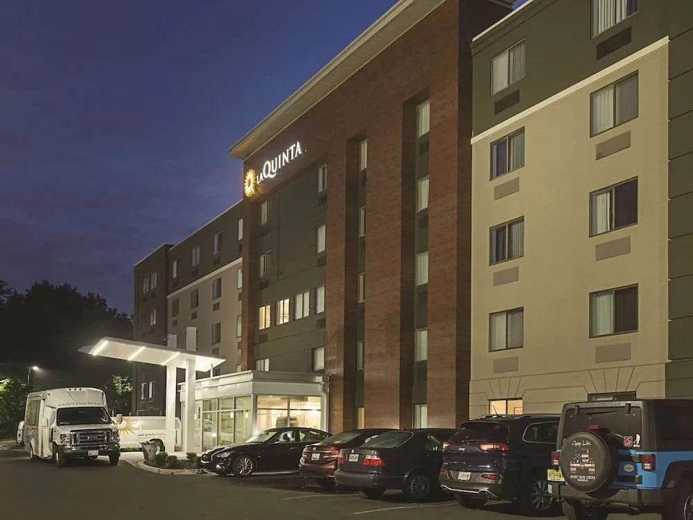 photo 1 of La Quinta Inn & Suites Baltimore BWI Airport