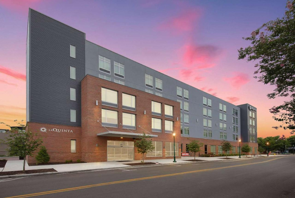 photo 1 of La Quinta Inn & Suites by Wyndham Chattanooga Downtown/South