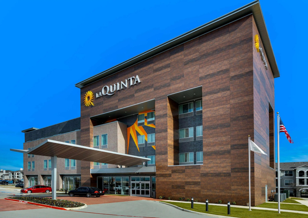 photo 1 of La Quinta Inn & Suites by Wyndham DFW West-Glade Parks