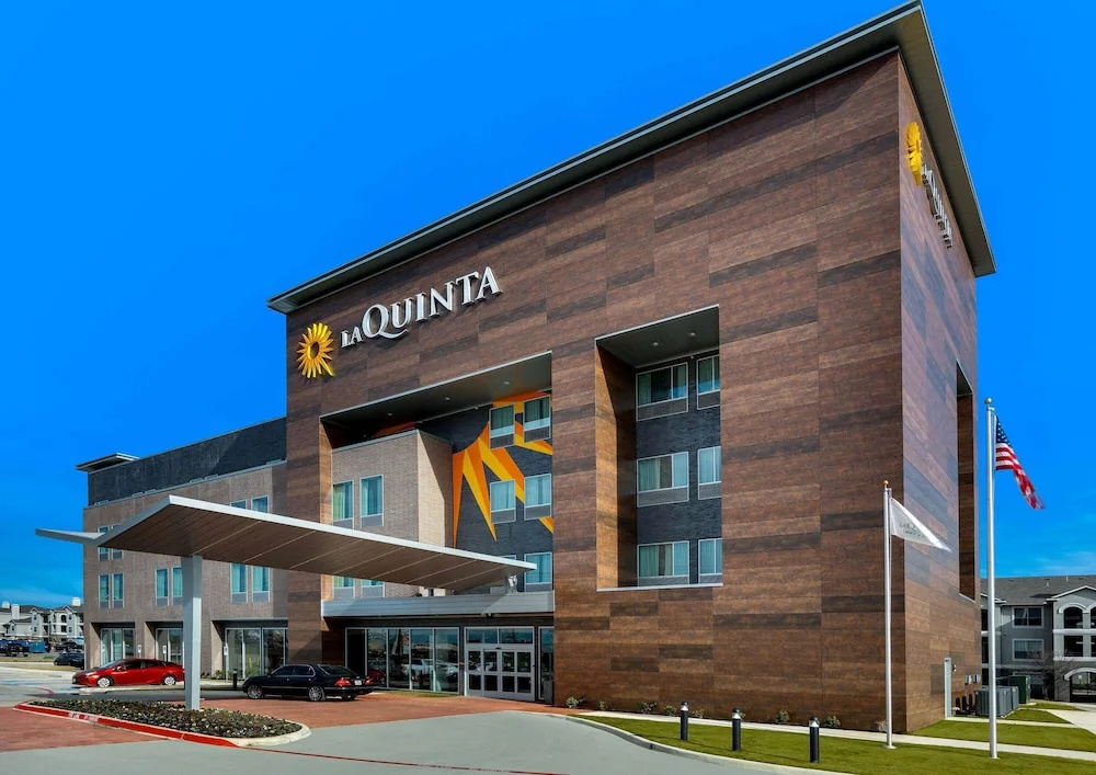 photo 1 of La Quinta Inn & Suites by Wyndham DFW West-Glade-Parks