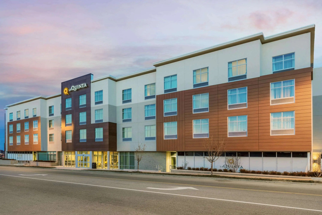 photo 1 of La Quinta Inn & Suites by Wyndham Kansas City Beacon Hill