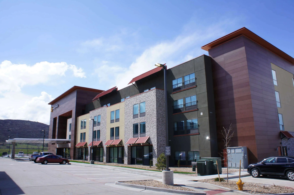 photo 1 of La Quinta Inn & Suites by Wyndham Littleton/Red Rocks