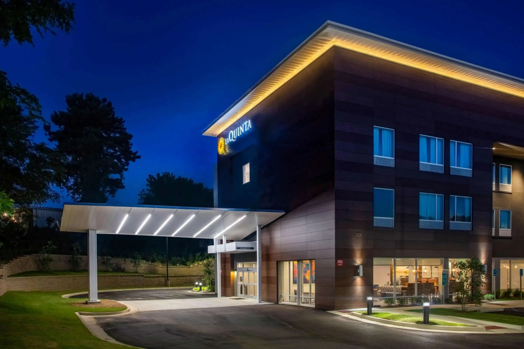 photo 1 of La Quinta Inn & Suites by Wyndham Oxford
