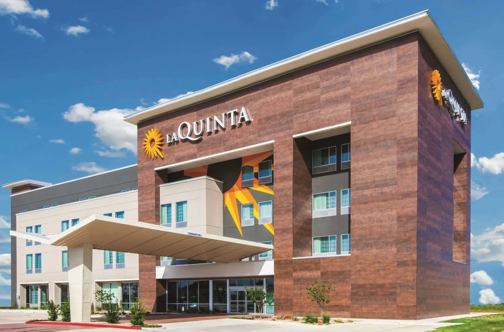 photo 1 of La Quinta Inn & Suites by Wyndham Richmond-Sugarland