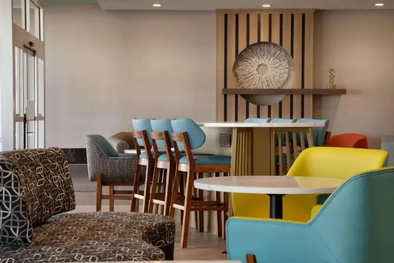 photo 1 of La Quinta Inn & Suites by Wyndham San Antonio Seaworld/Lafb