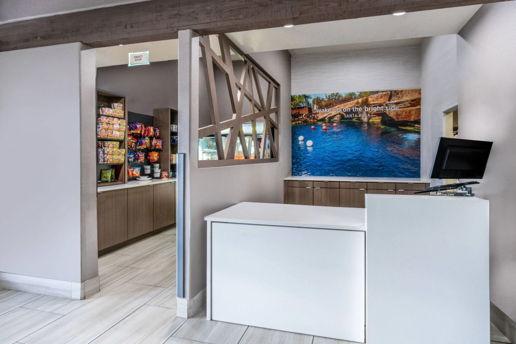 photo 1 of La Quinta Inn & Suites by Wyndham Santa Rosa