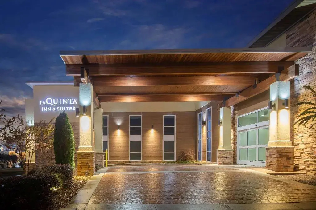 photo 1 of La Quinta Inn Suites Chattanooga East Ridge