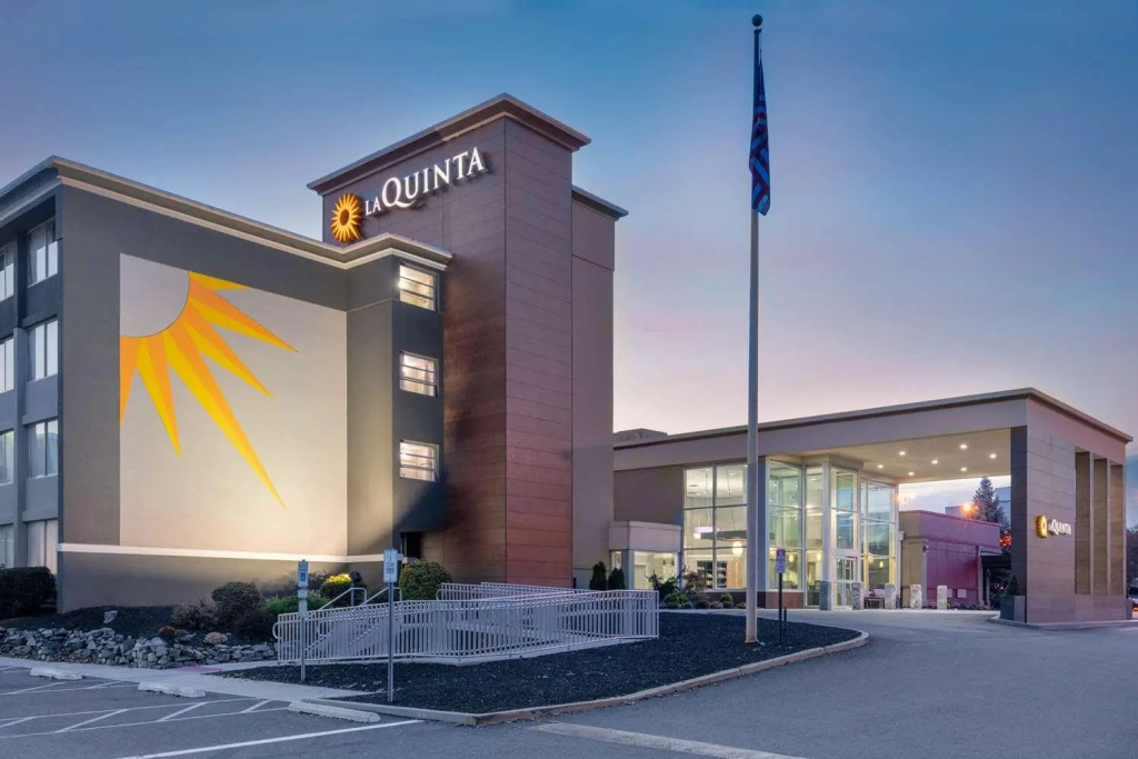 photo 1 of La Quinta Inn Suites Clifton/Rutherford