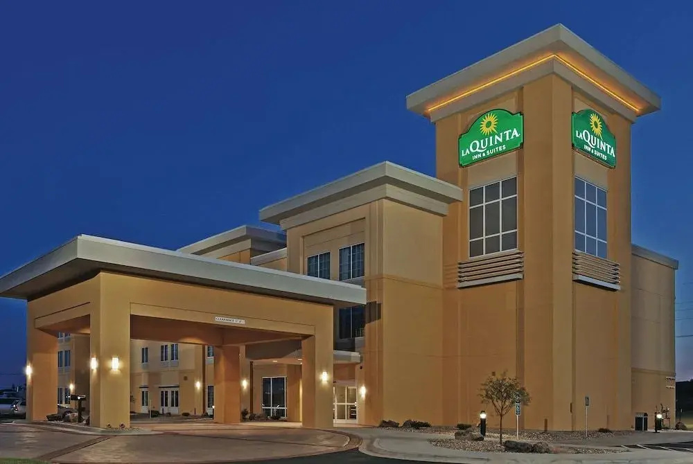 photo 1 of La Quinta Inn And Suites Clinton Historic Route 66