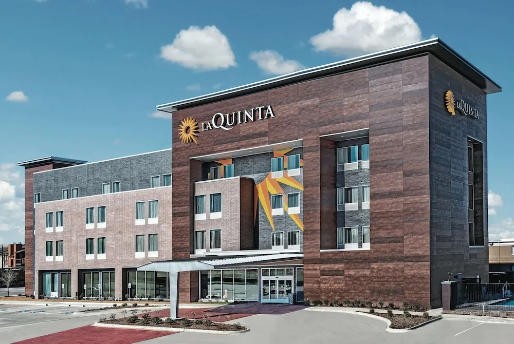 photo 1 of La Quinta Inn & Suites Dallas Grand Prairie North