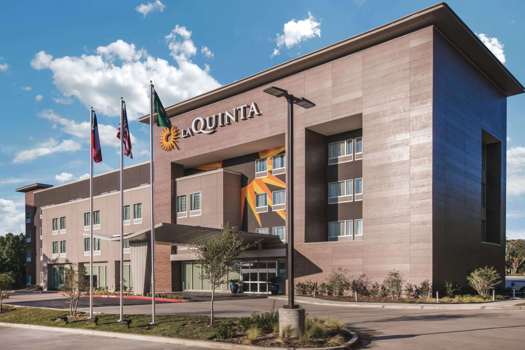 photo 1 of La Quinta Inn & Suites by Wyndham Dallas - Richardson
