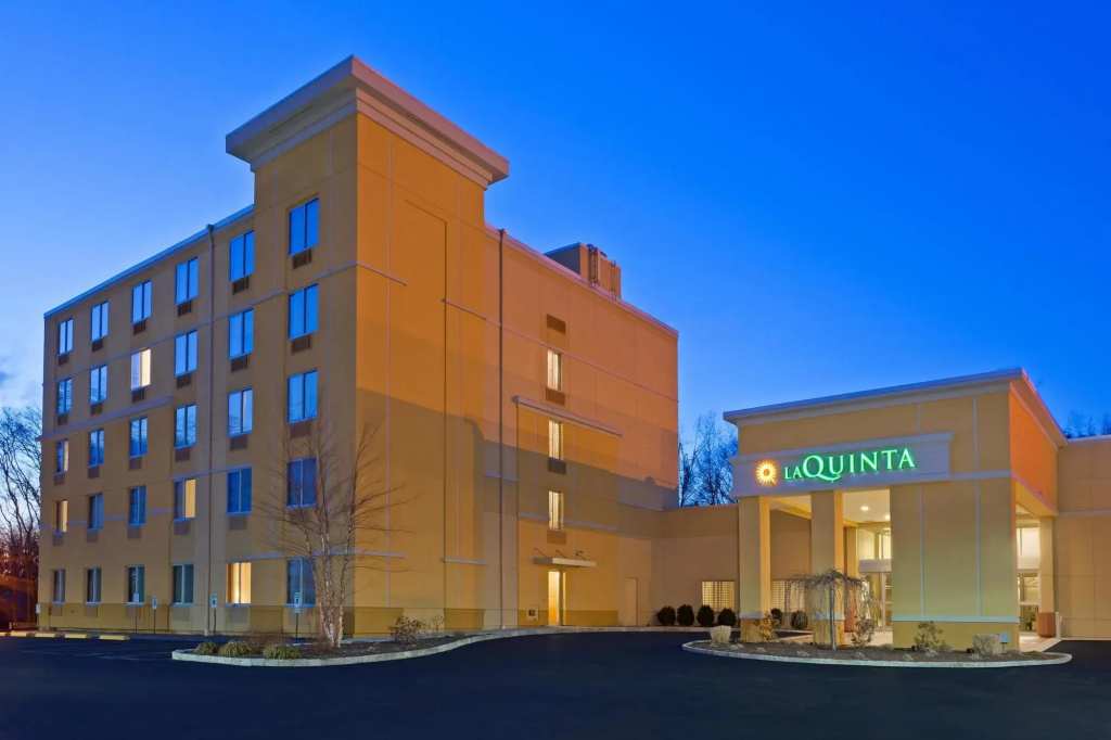 photo 1 of La Quinta Inn And Suites Danbury