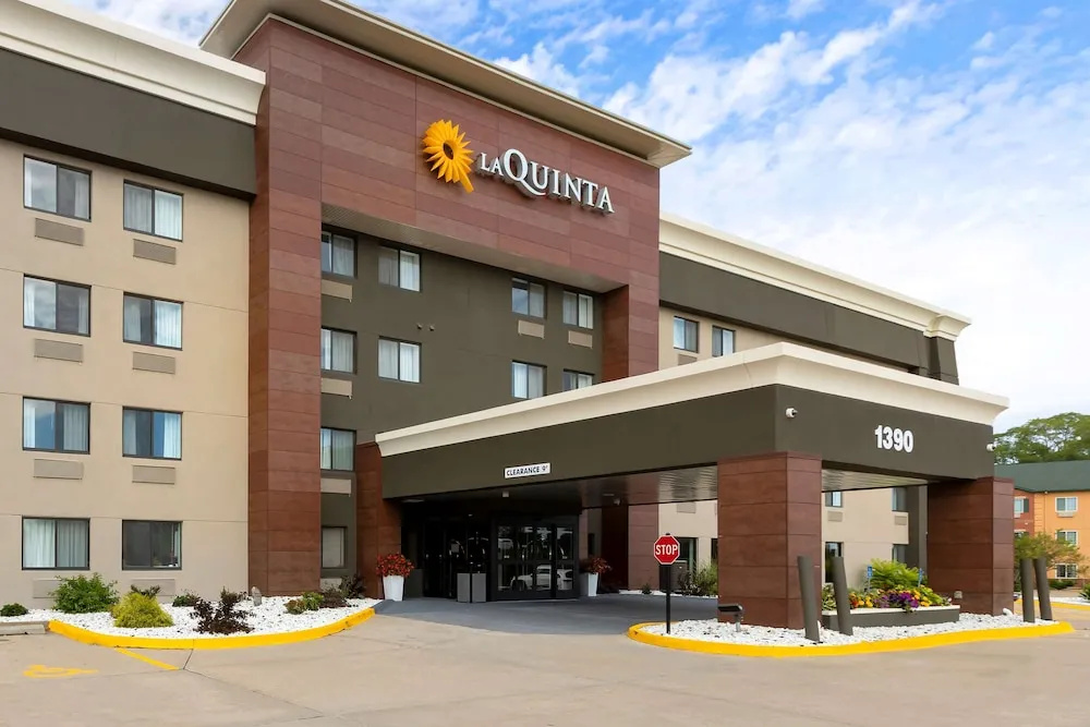 photo 1 of La Quinta Inn & Suites Des Moines West Clive