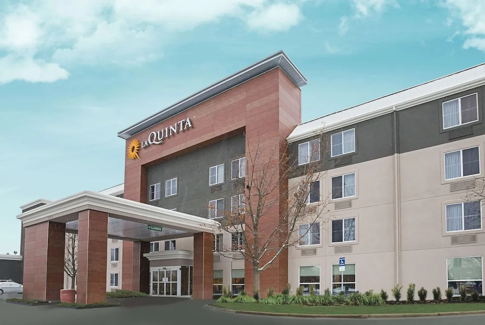 photo 1 of La Quinta Inn And Suites Detroit-Utica