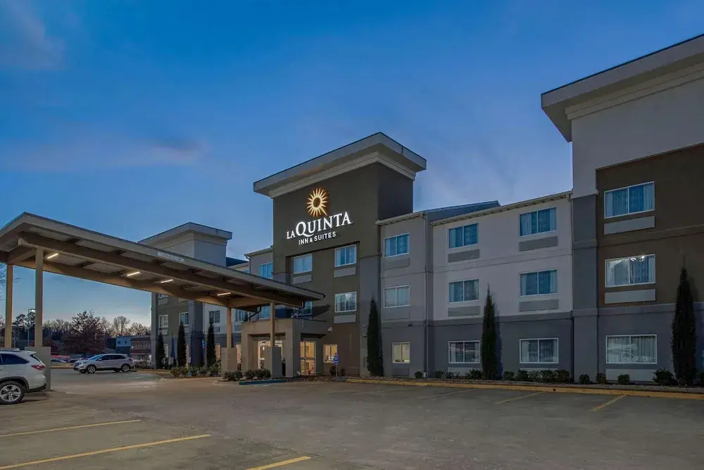 photo 1 of La Quinta Inn & Suites Fayetteville