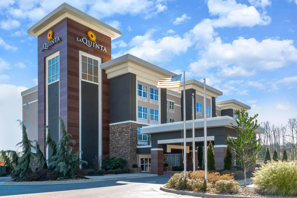 photo 1 of La Quinta Inn & Suites by Wyndham Forsyth