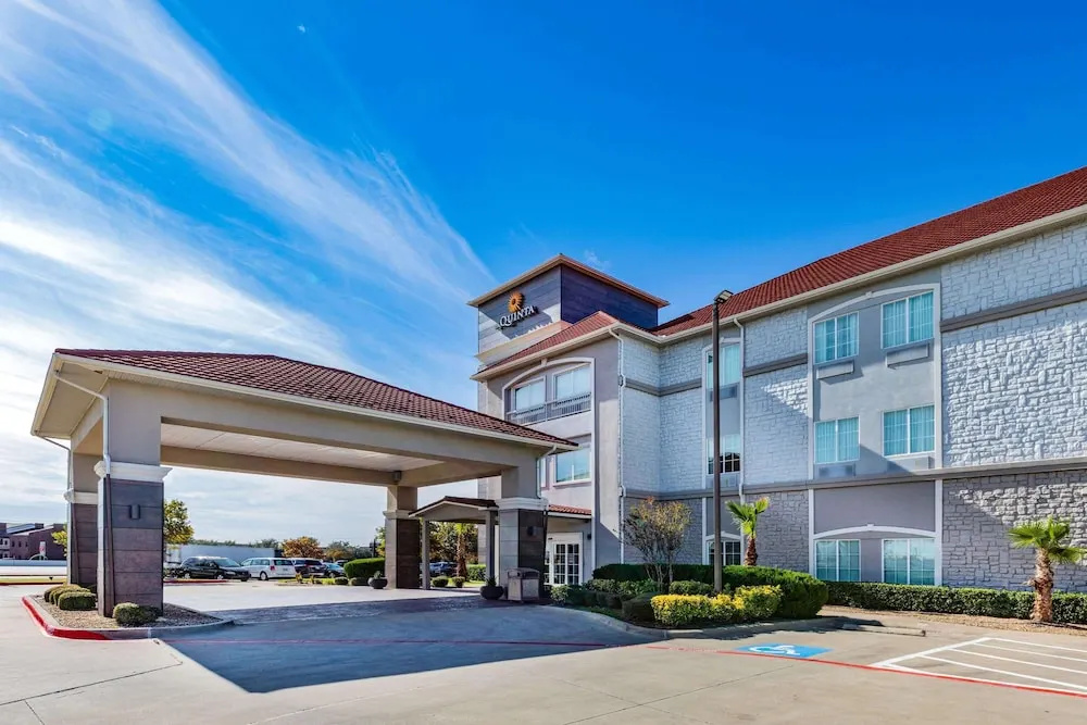 photo 1 of La Quinta Inn & Suites Garland Harbor Point