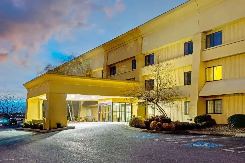 photo 1 of La Quinta Inn & Suites Harrisburg Airport/Hershey